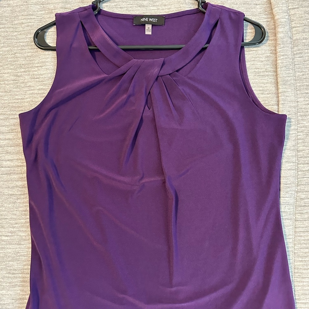 Nine West Sleeveless Purple Blouse, Size Medium. Excellent condition.
